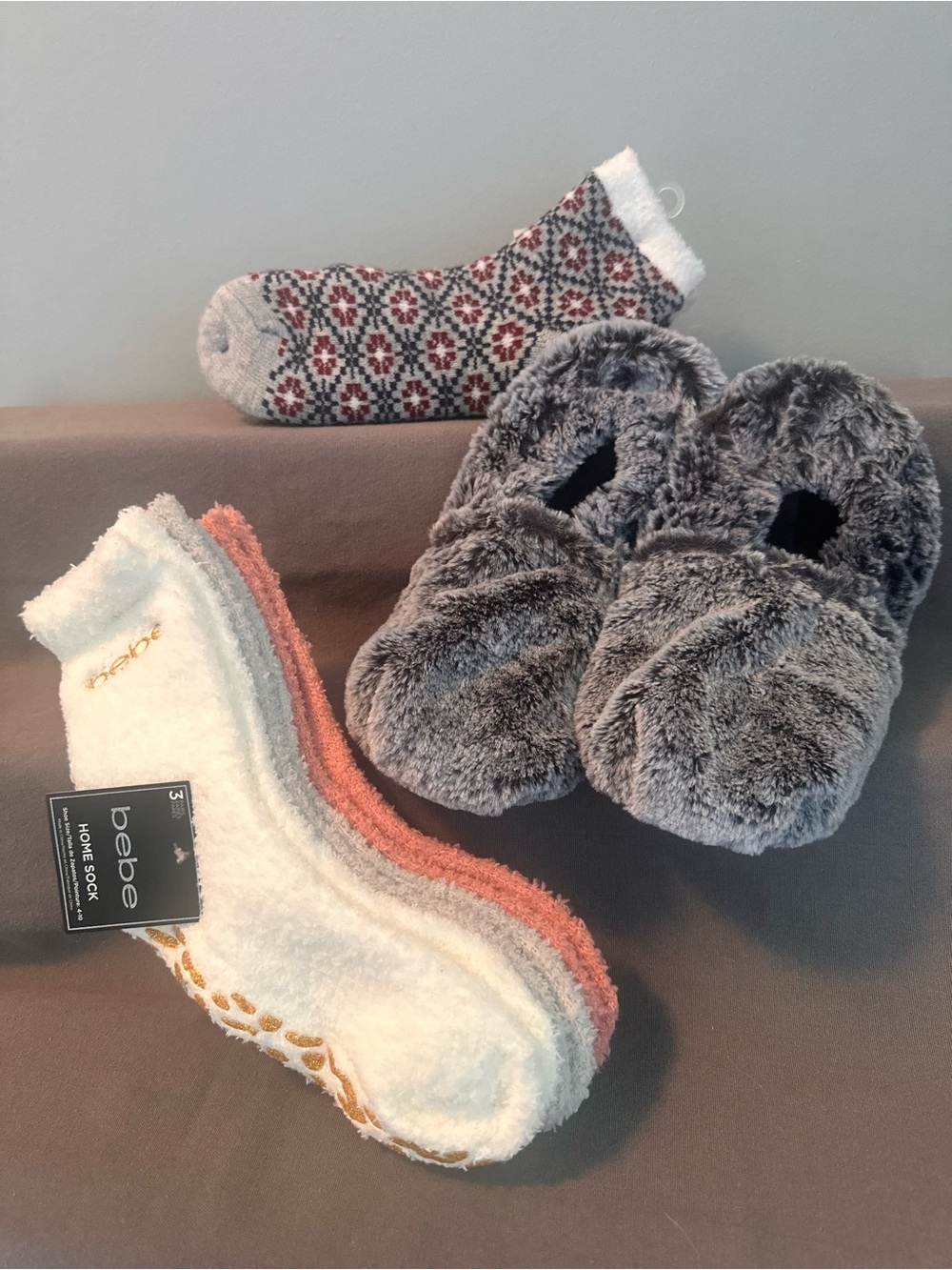 bebe Cozy Gray Faux-Fur Slippers with Cream & Dusty Rose Socks